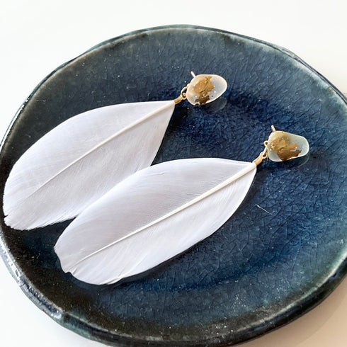 琵琶湖グラス ホワイトフェザーピアス