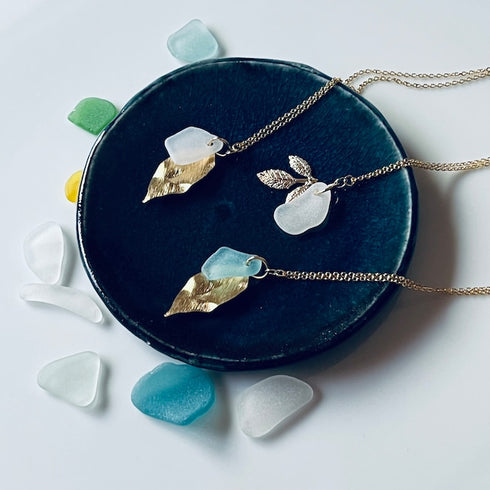 琵琶湖グラスネックレス リーフチャーム付き各種