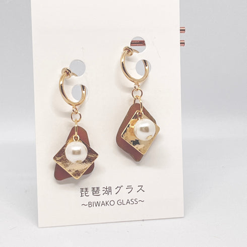 琵琶湖グラス スクエアチャーム付きイヤリング