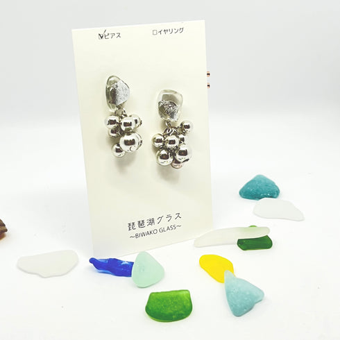 琵琶湖グラス メタルビーズのぶどうピアス