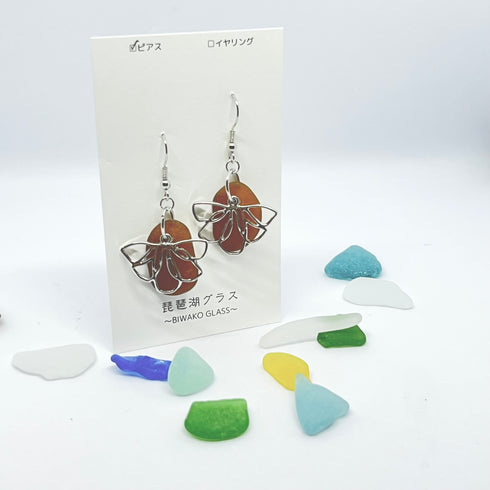 琵琶湖グラス 花びらチャームピアス