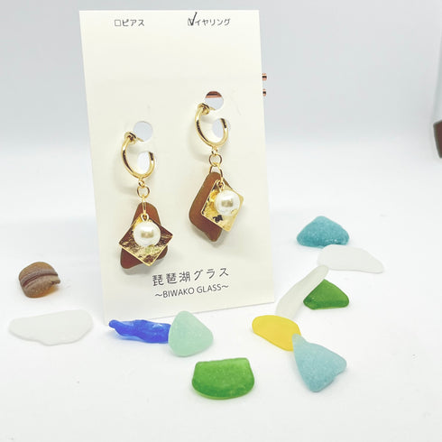 琵琶湖グラス スクエアチャーム付きイヤリング