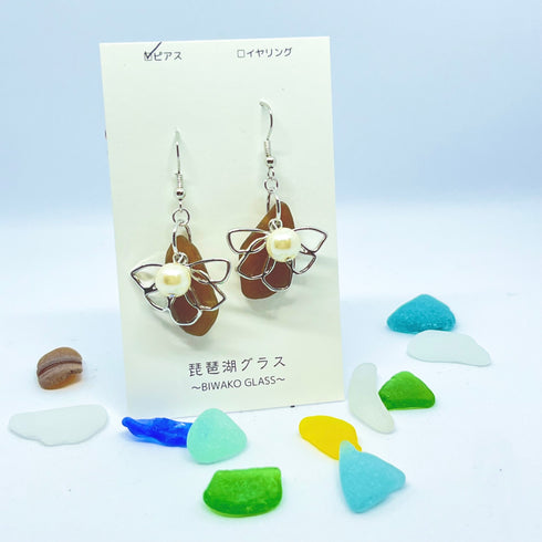 琵琶湖グラス 花びらチャーム&フェイクパールピアス